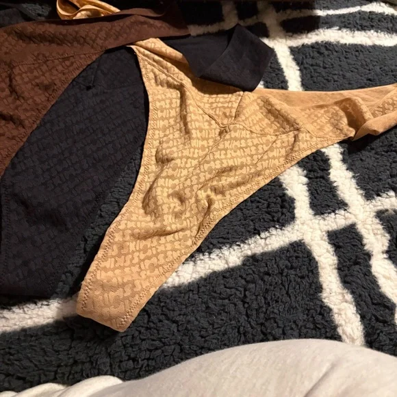 NWOT SKIMS 3 Pair Lace Seamless Thong Panty 4X - Picture 3 of 7